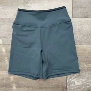 Sierra 2Tone Short : 6"